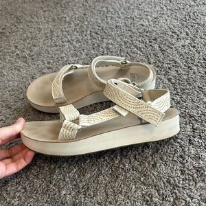 Teva women’s platform sandals size 9